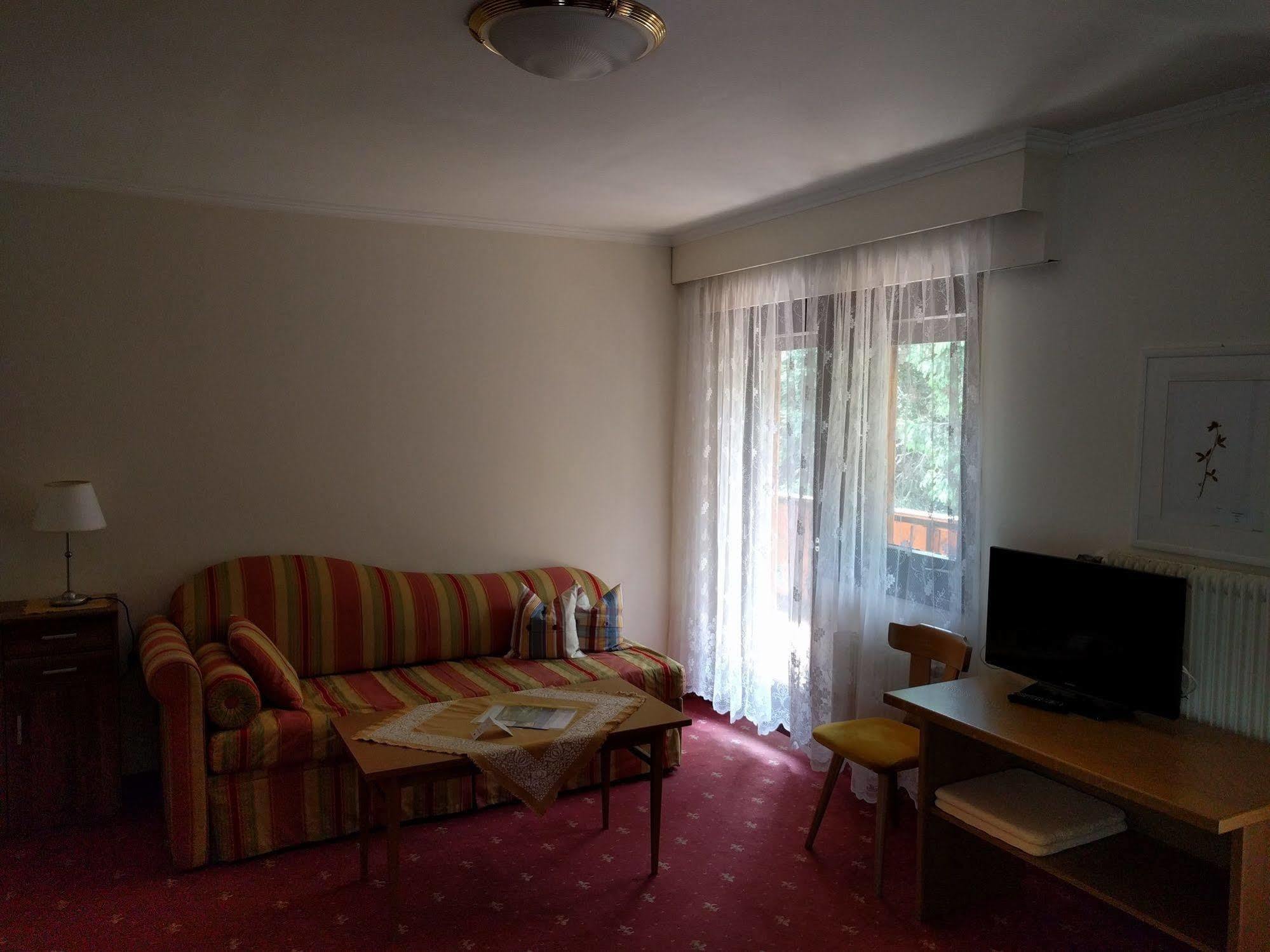 Weihergut Cermes Bagian luar foto